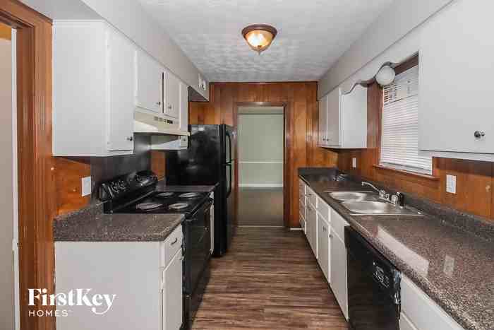 3621 Hazelhedge Dr - Photo 3 of 13