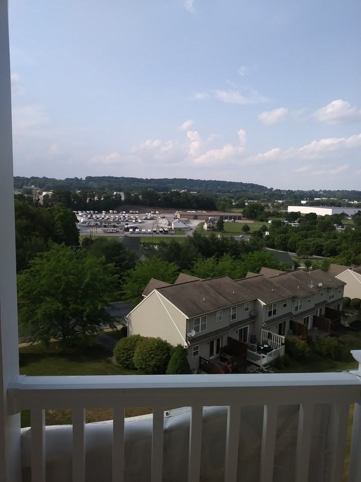 252 Oakridge Drive - Photo 3 of 8