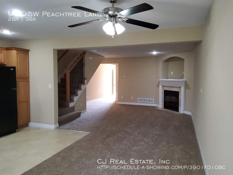 925 Sw Peach Tree Ln - Photo 3 of 11