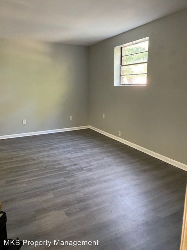 220 8th St - Photo 2 of 13