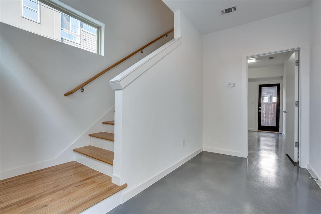 1911 Summit Ave - Photo 2 of 24