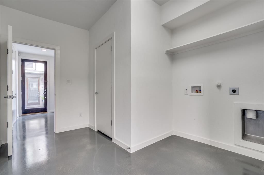 1911 Summit Ave - Photo 3 of 24