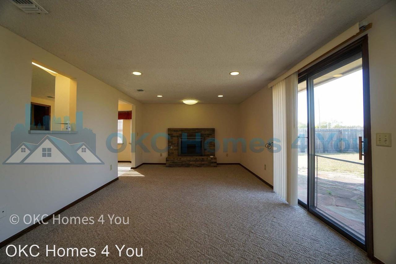 8425 Nw 92nd St - Photo 2 of 15