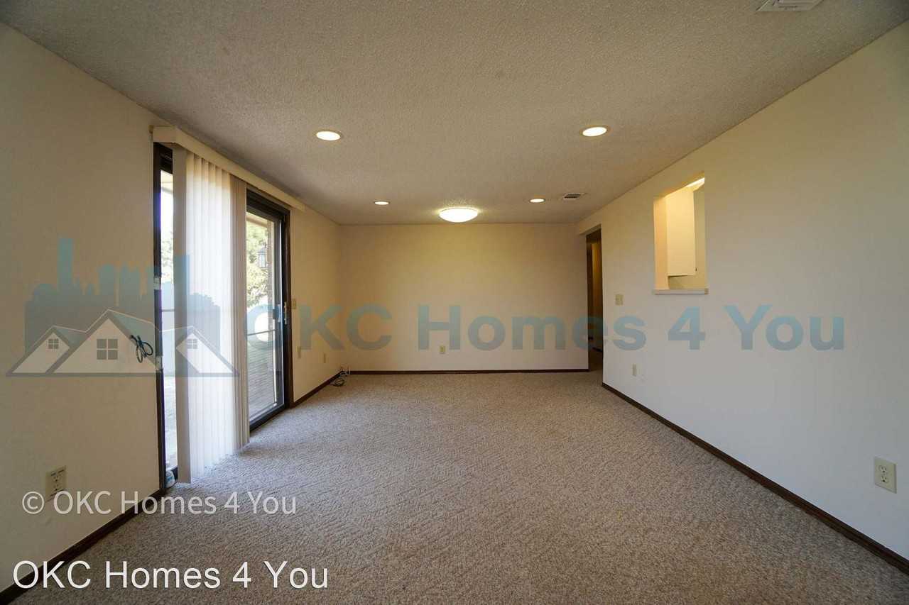 8425 Nw 92nd St - Photo 3 of 15