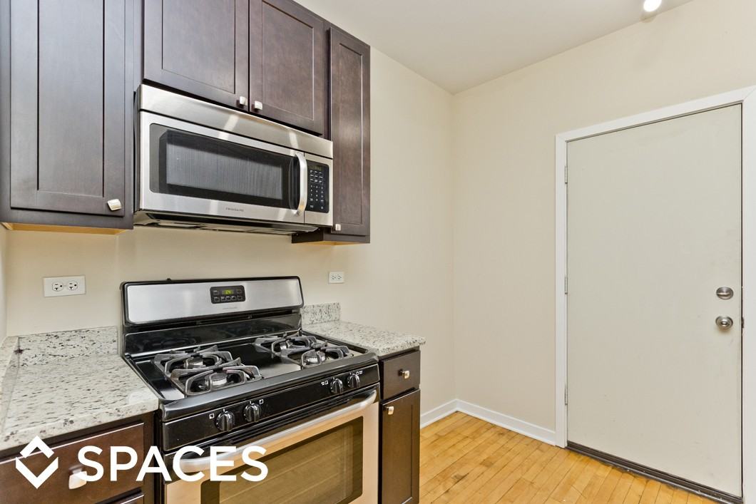 6973 N Greenview Ave - Photo 2 of 9