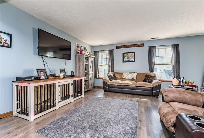 4007 Harmony Dr - Photo 3 of 20