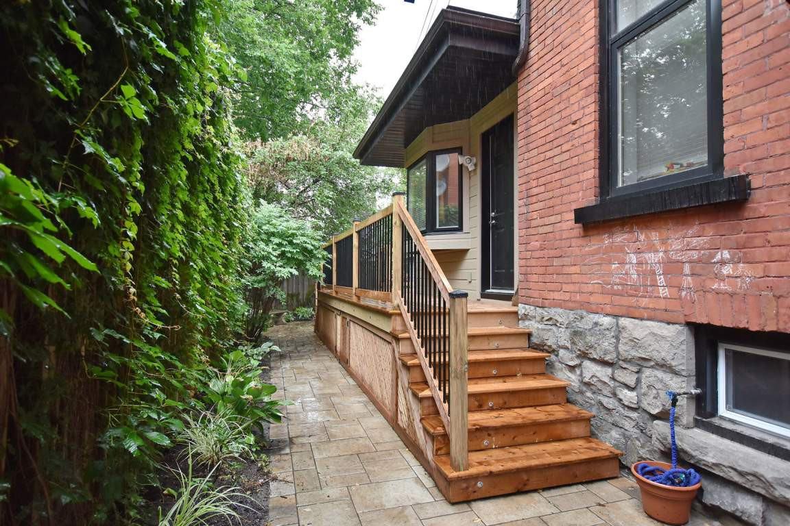 484 MacLaren - Photo 2 of 13