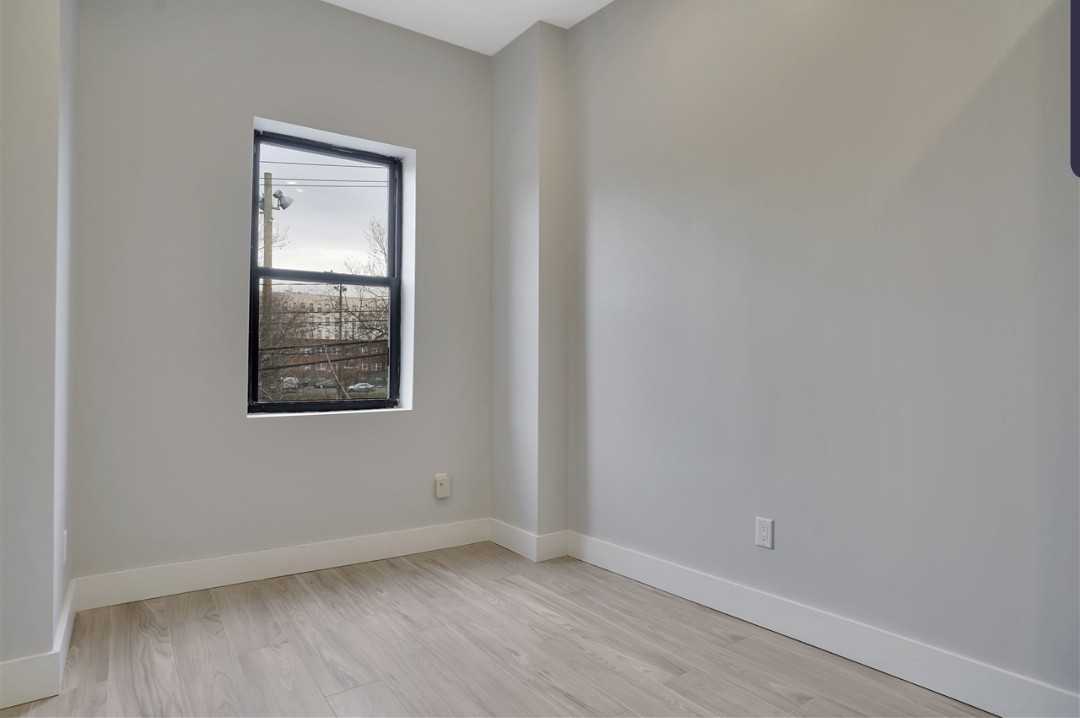 1019 West Side Avenue #1 - Photo 3 of 5