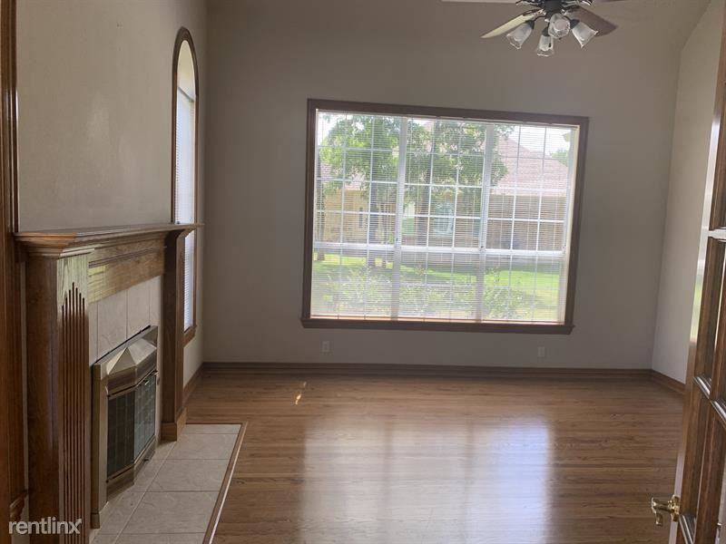 2234 Southern Oaks Dr - Photo 2 of 12