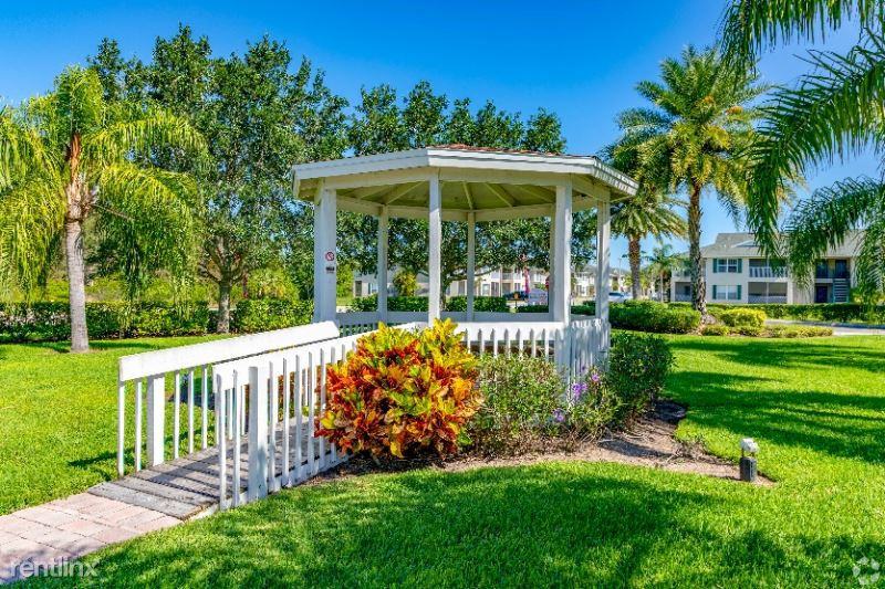 685 685 Short Hills Ln 201 - Photo 3 of 22