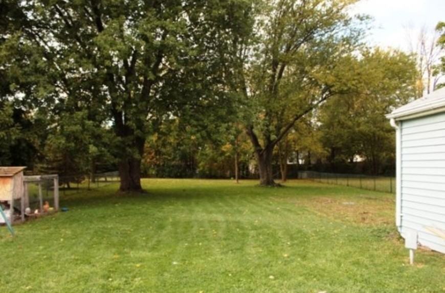 608 Abrams St - Photo 3 of 12