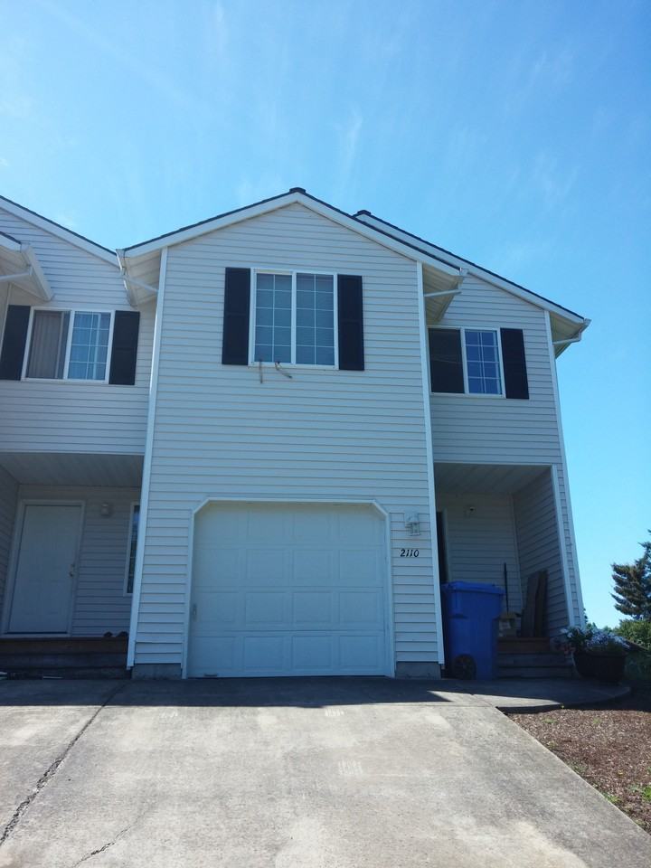 2110/2118 Baines Road - Photo 3 of 10