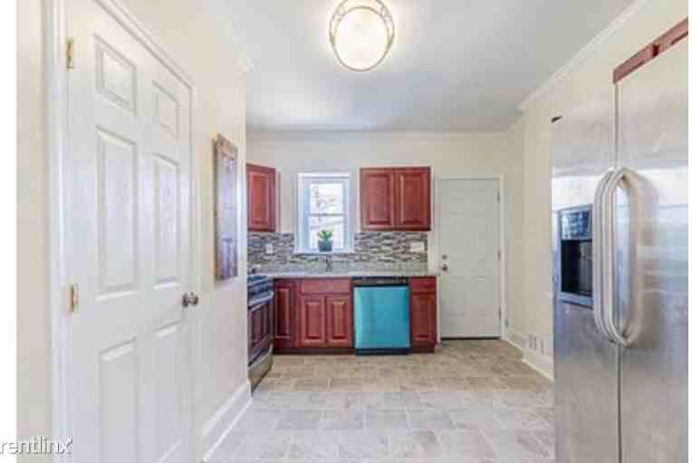 122 S Loudon Ave - Photo 2 of 8