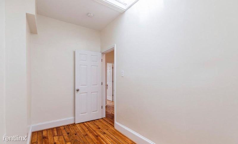 122 S Loudon Ave - Photo 3 of 8