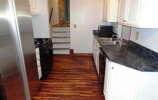 15685 Springhill St - Photo 3 of 17