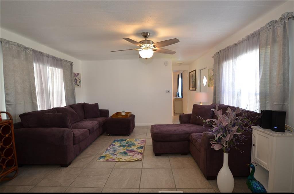 924 Laurel Cir - Photo 2 of 16