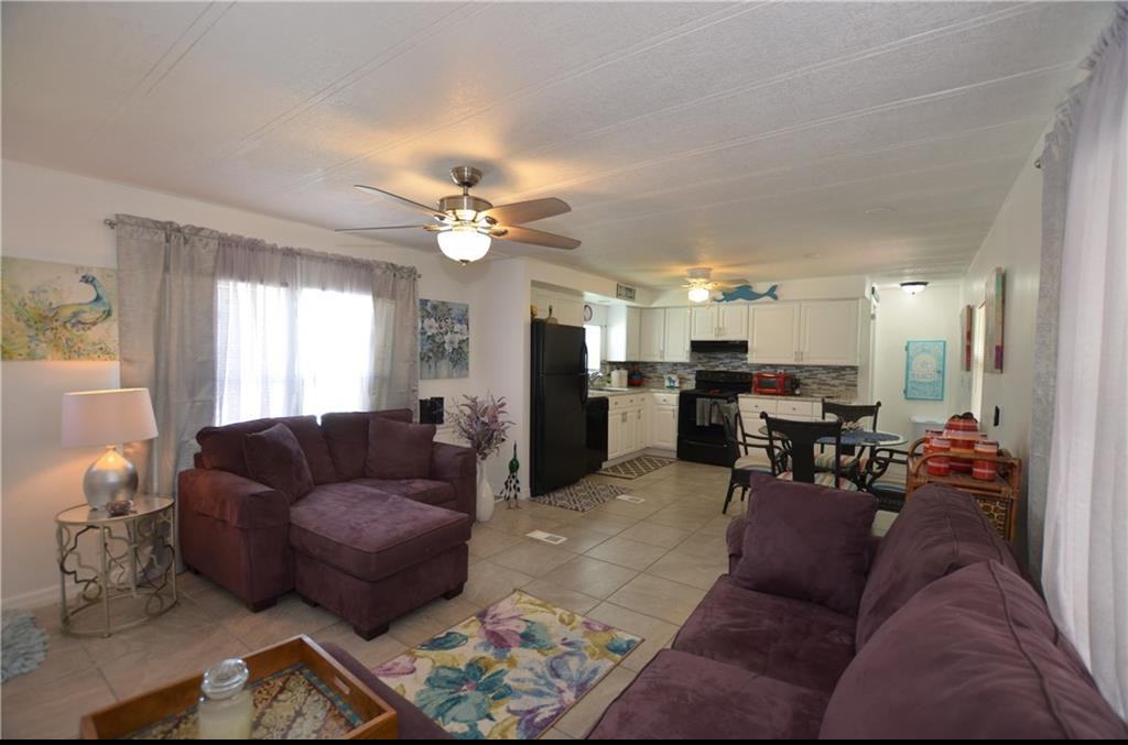 924 Laurel Cir - Photo 3 of 16