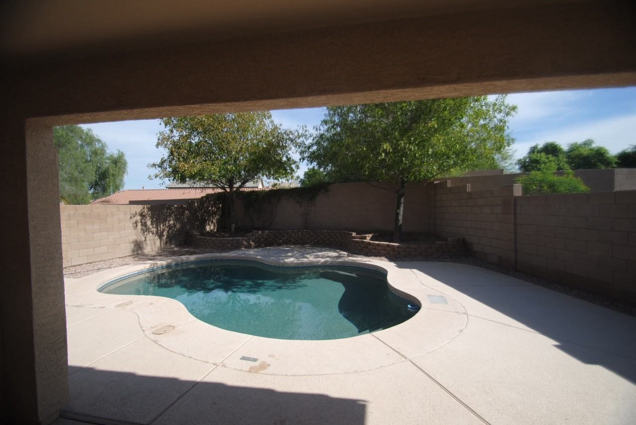 10890 W Alvarado Rd - Photo 2 of 15