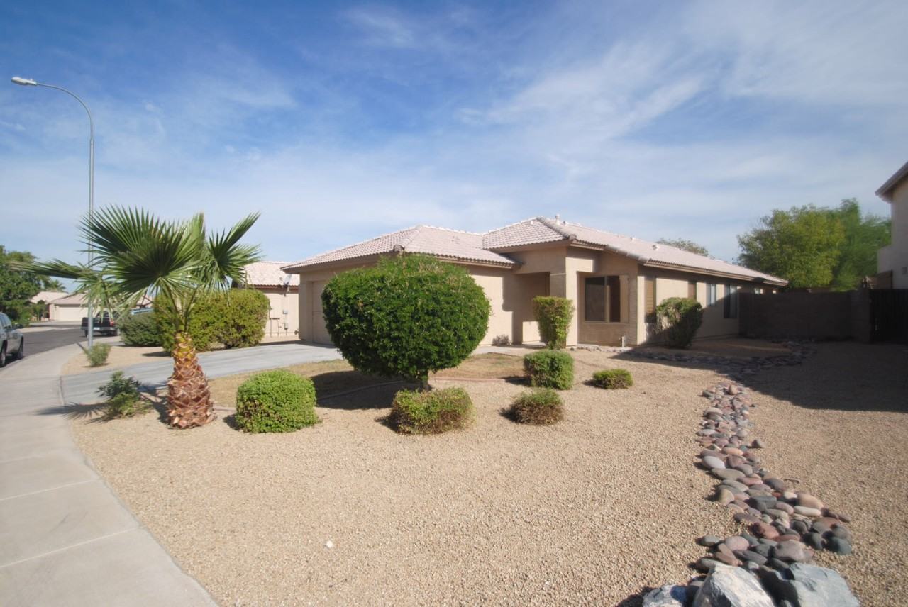 10890 W Alvarado Rd - Photo 3 of 15