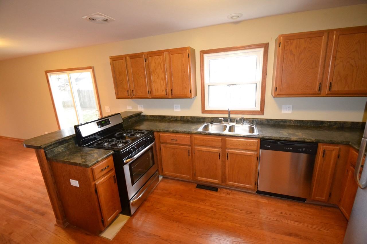 1101 Boulevard View Ave - Photo 2 of 11