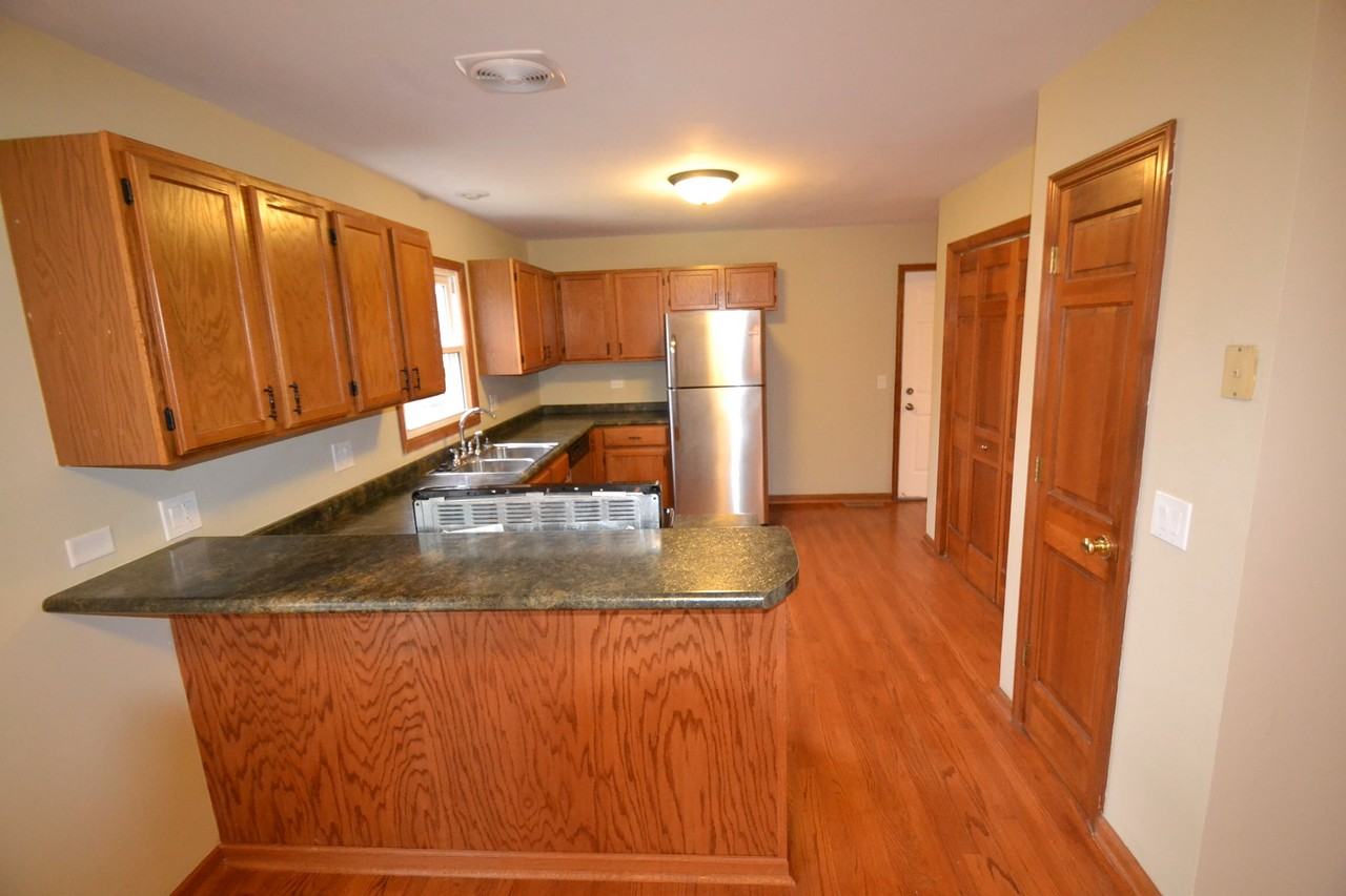 1101 Boulevard View Ave - Photo 3 of 11