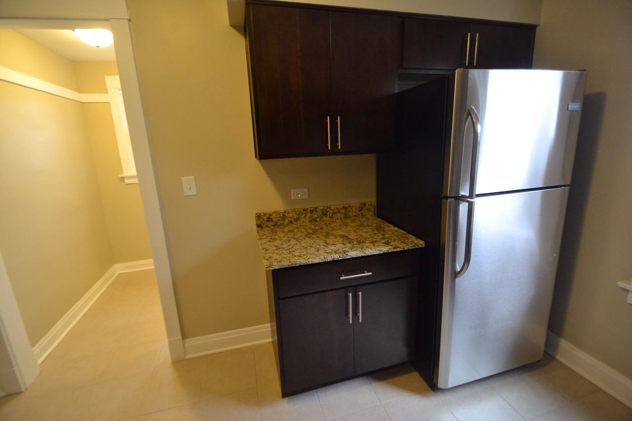 406 Repton Rd - Photo 2 of 9