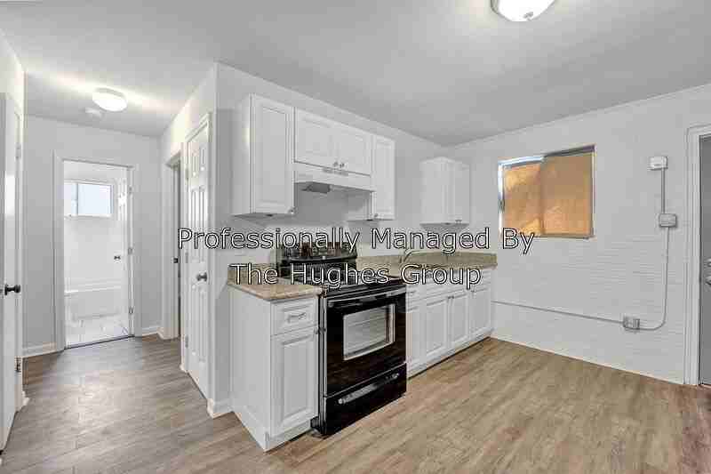 1130 Aster St - Photo 2 of 6