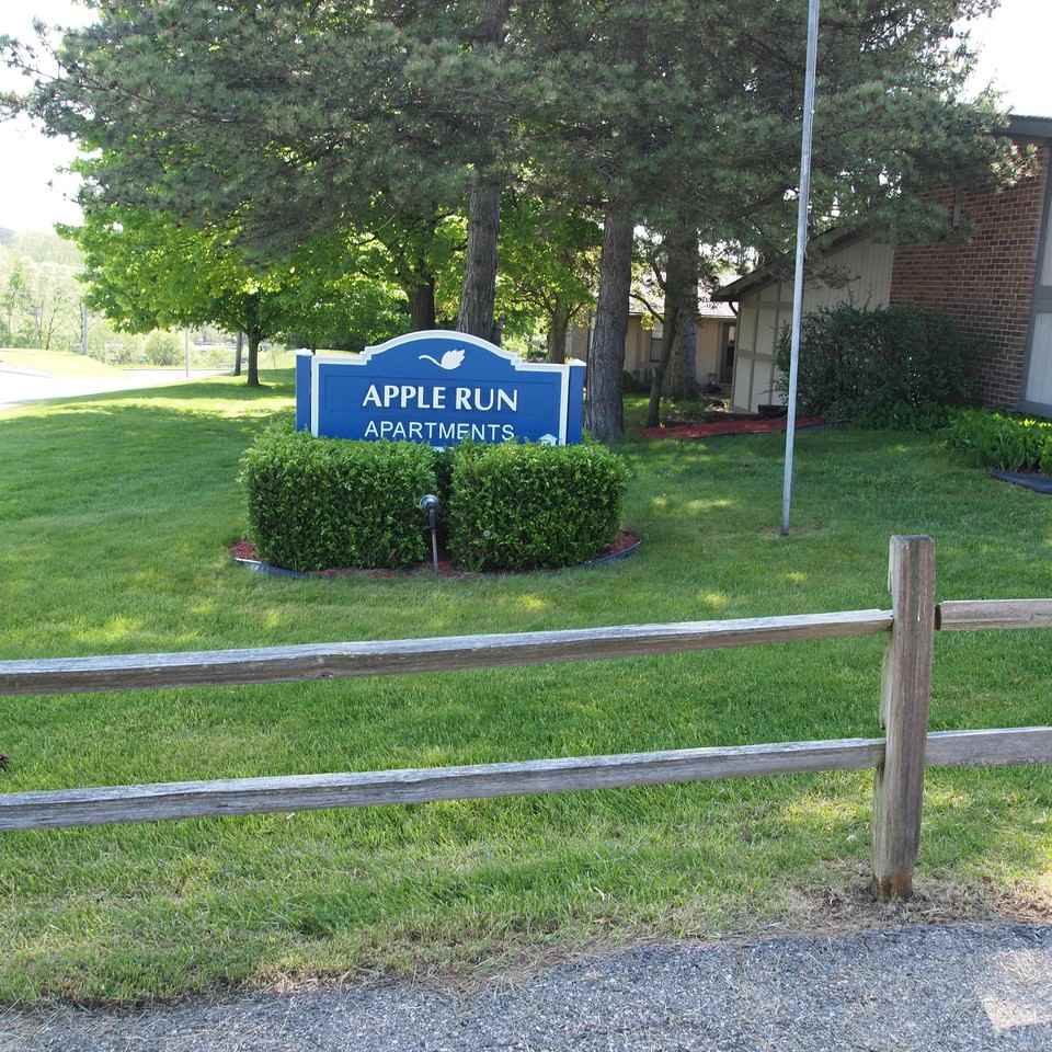 Apple Run Complex - Photo 2 of 7