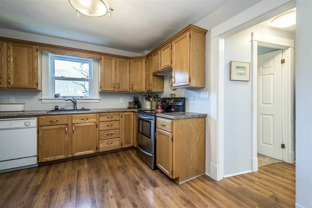 8 Elizabeth Ave - Photo 3 of 19