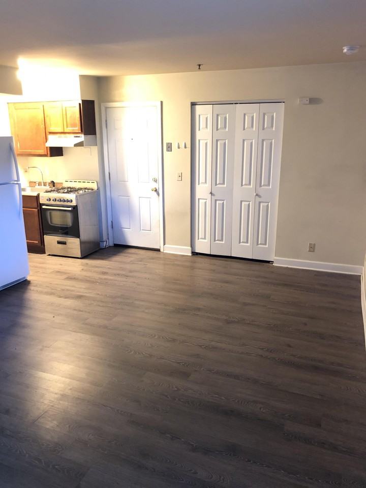 936 936 West Rollins Road936-1 #936-1 - Photo 2 of 12