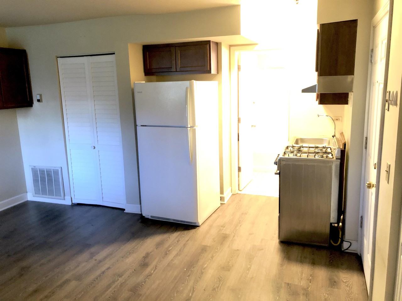 936 936 West Rollins Road936-1 #936-1 - Photo 3 of 12