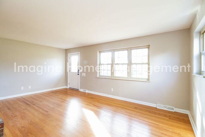 9076 Shadetree Dr - Photo 3 of 19