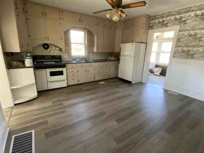 315 Cedar St - Photo 3 of 4