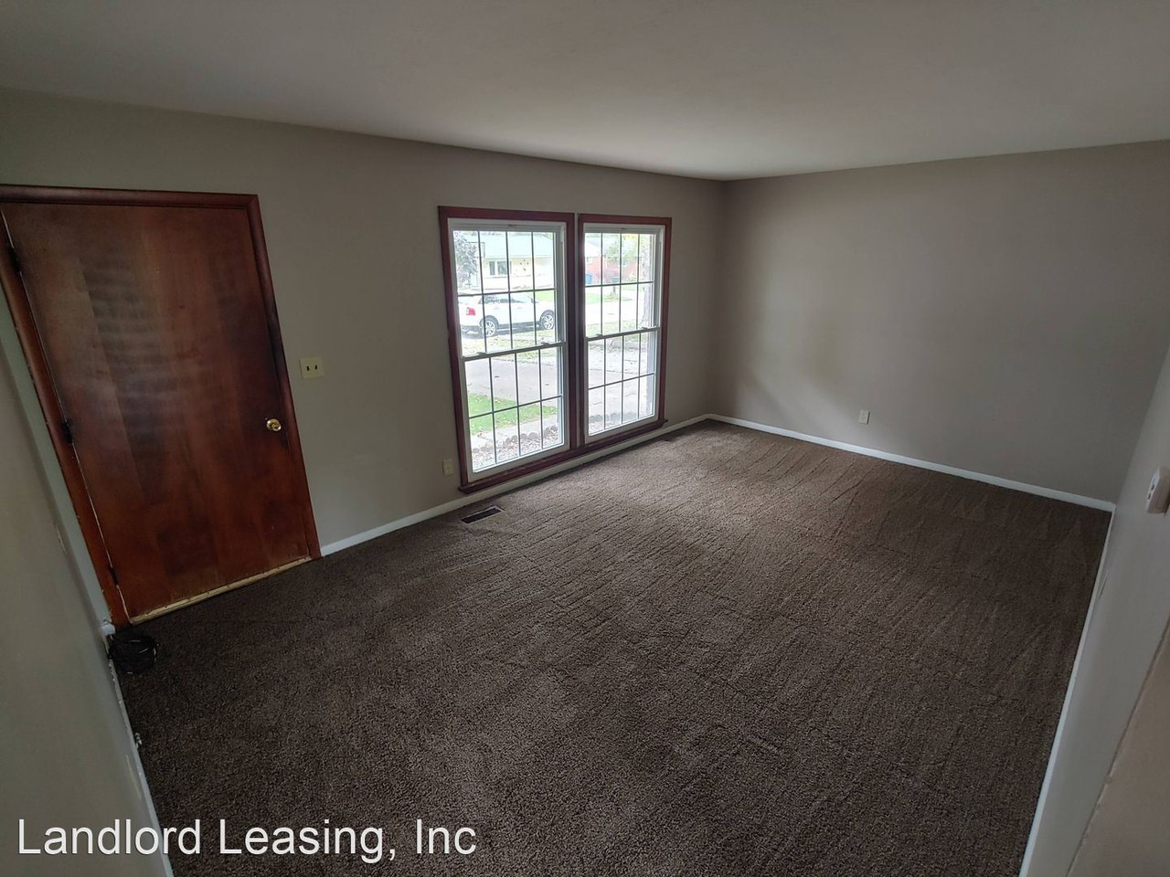 1327 Birchview Dr - Photo 3 of 17