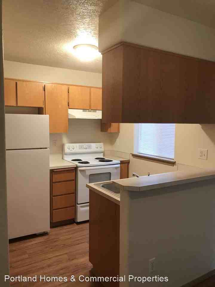 11921 - 11925 SE Ankeny St. - Photo 2 of 8