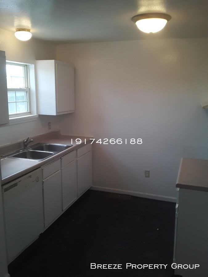 524 Nova St - Photo 3 of 15