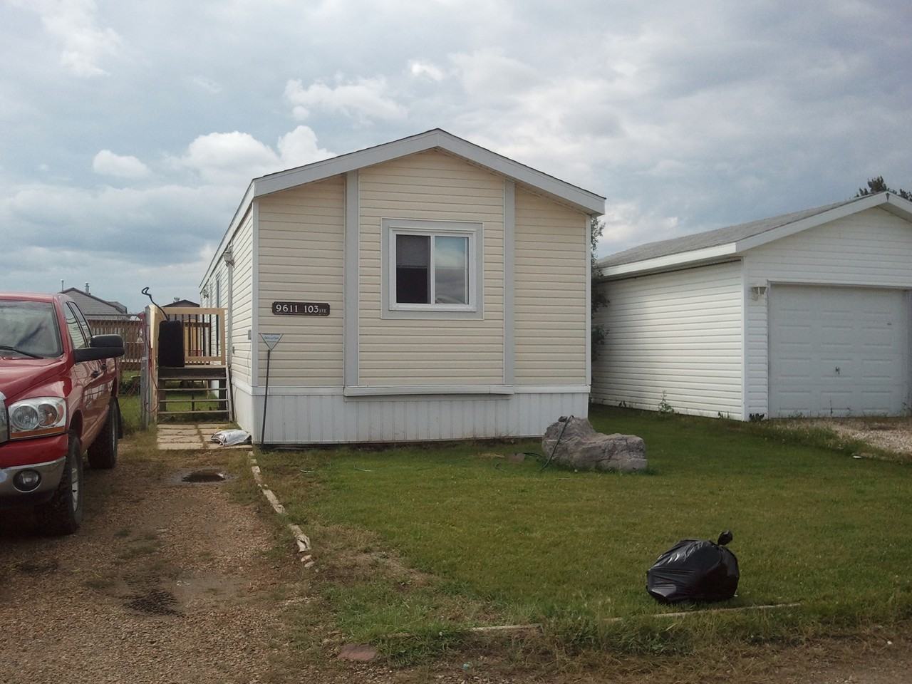 9611 103 Ave - Photo 2 of 8