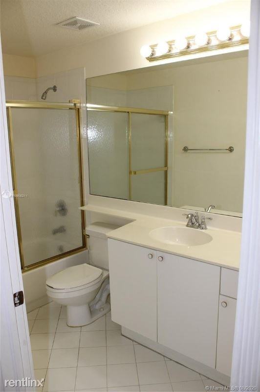 10720 Nw 66th St - Photo 3 of 23