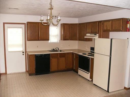 877 Belfield St SW - Photo 3 of 6