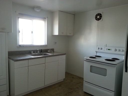 121 Wilson Ave #B - Photo 2 of 5