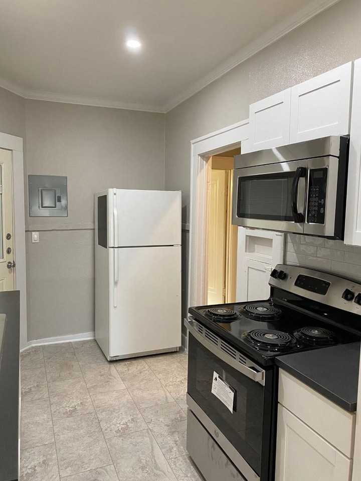 240 Claremont - Photo 3 of 11