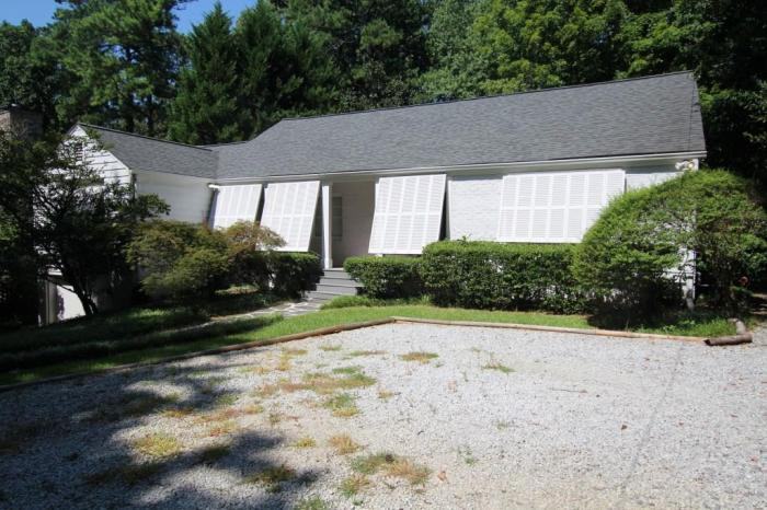 3510 Habersham Rd Nw - Photo 2 of 38