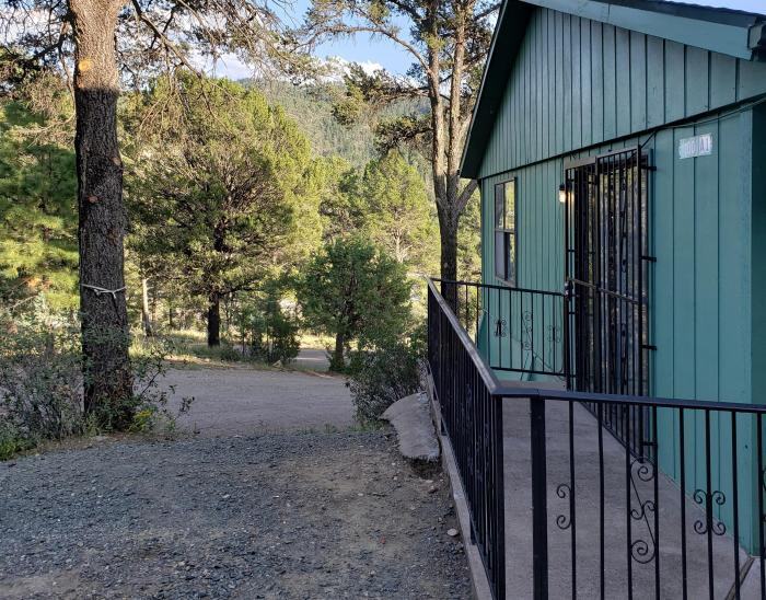 100 Warwick Dr - Photo 2 of 19