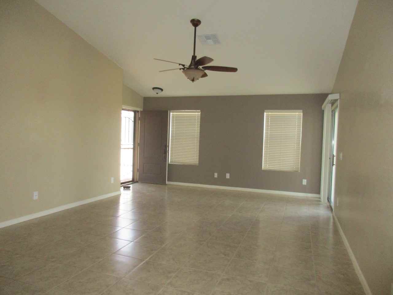 23613 N El Frio Ct - Photo 2 of 20