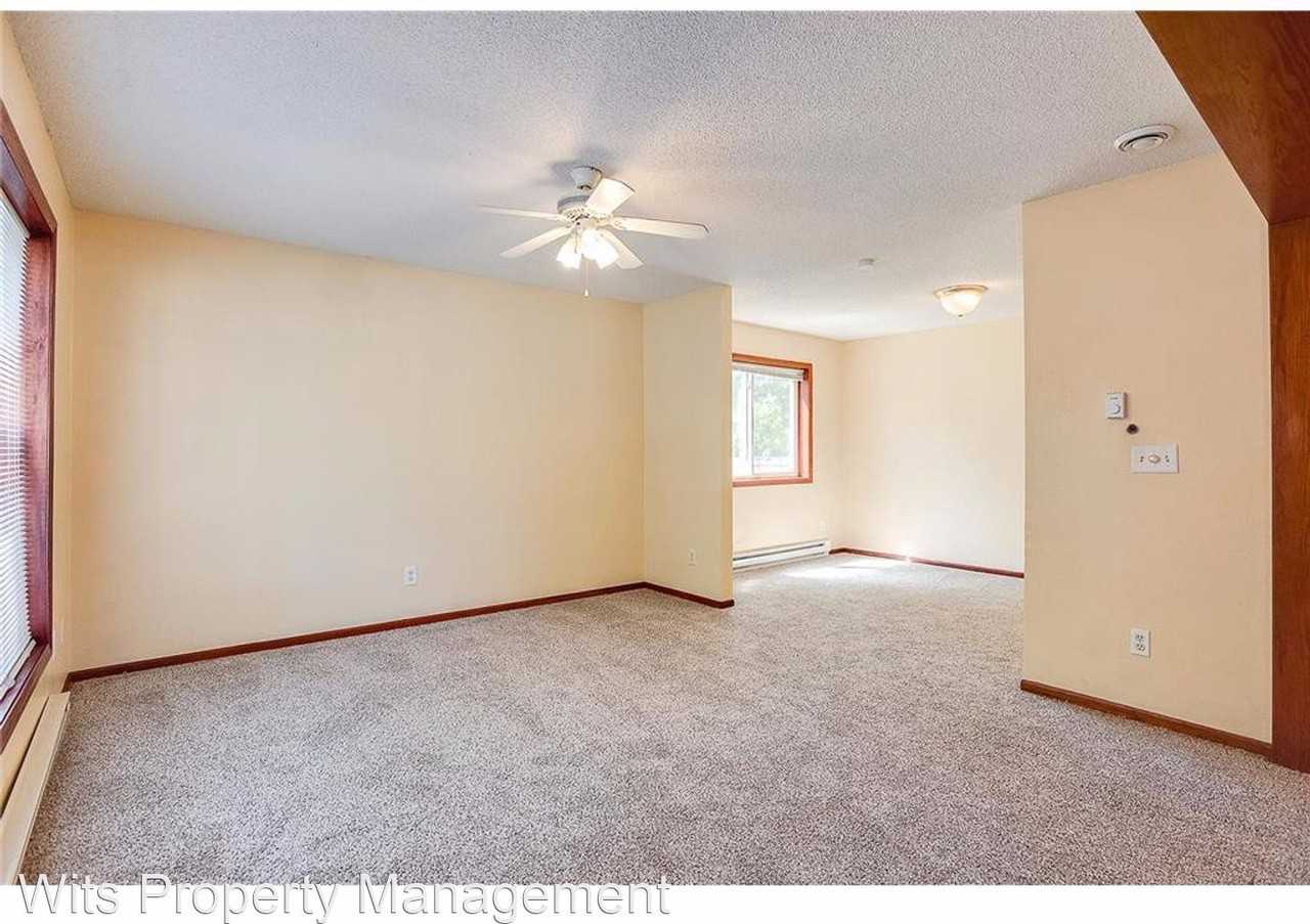 306 23rd Ave N - Photo 2 of 11