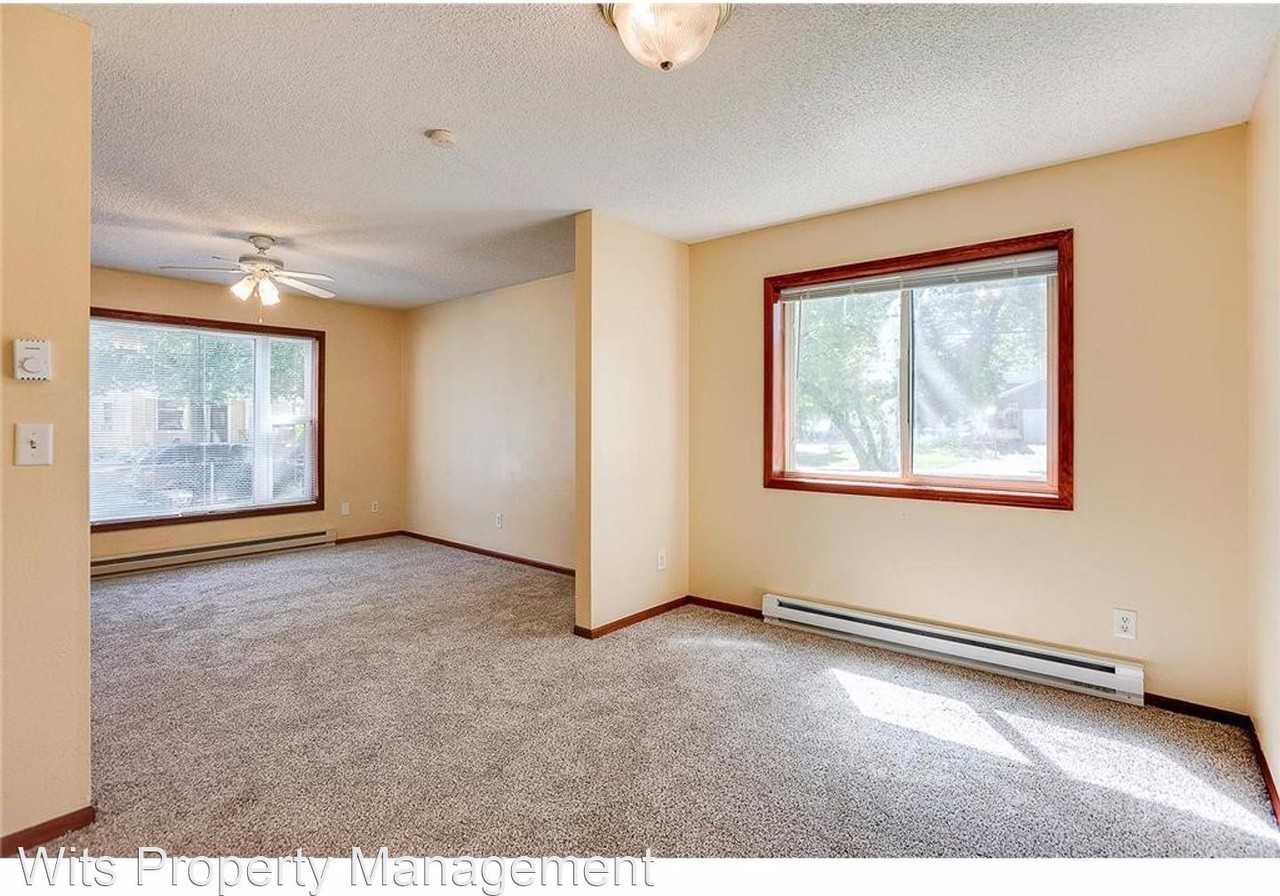 306 23rd Ave N - Photo 3 of 11