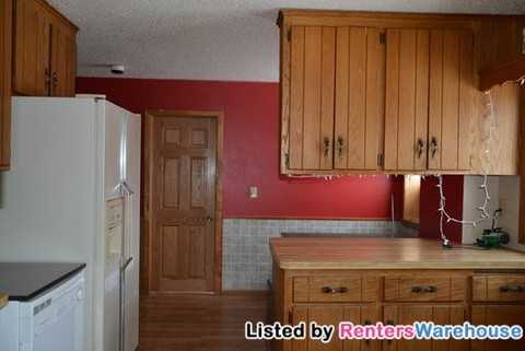 16 S Elm St - Photo 3 of 9