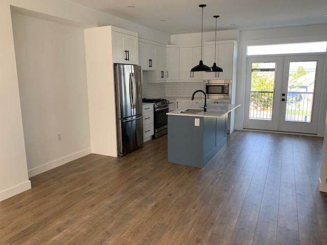 21688 52 Ave - Photo 3 of 8