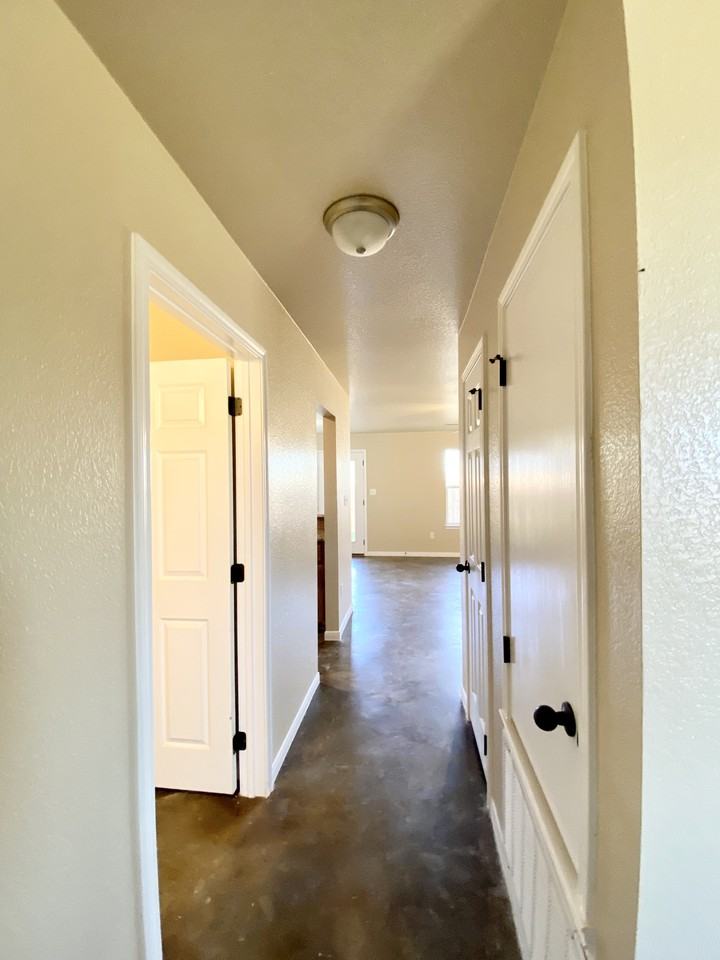 100 Sandstone Dr - Photo 2 of 16