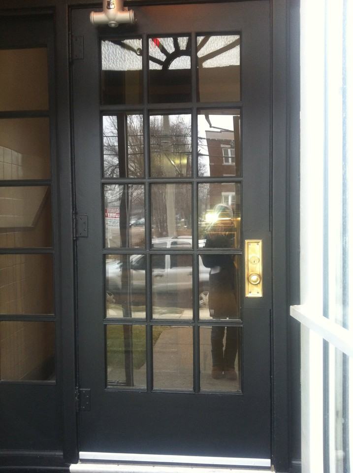 1246 Dufferin Pl - Photo 2 of 7